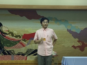 宴会の司会をする私